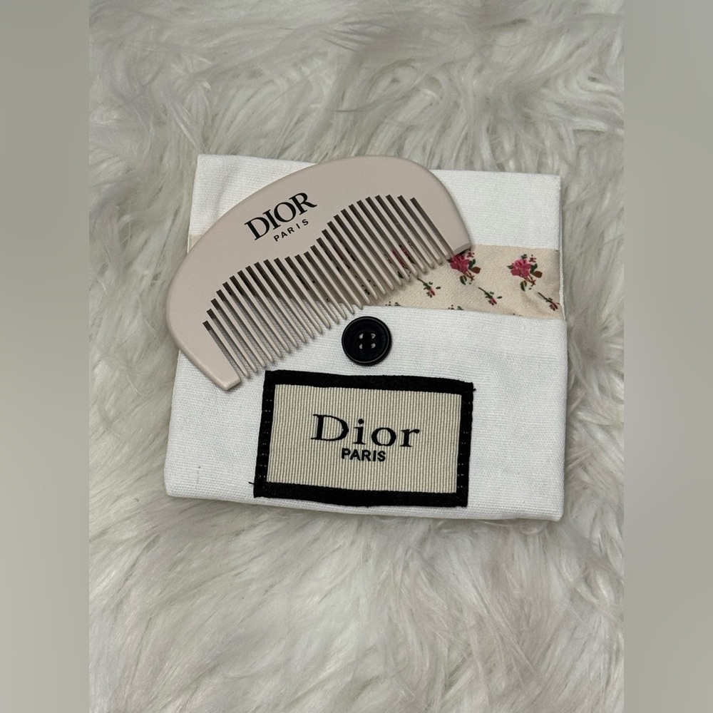 New Arrivals! Lux Fashion Beauty Beige Comb and Pouch